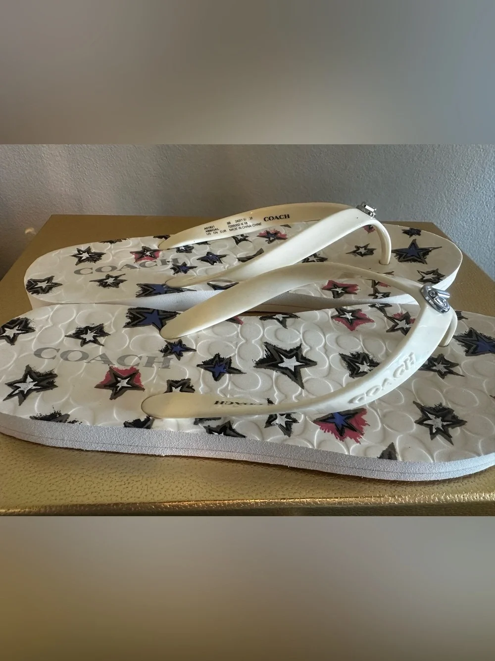 Coach Abbigail Flip Flops Size 7.5 - Picture 2 of 3